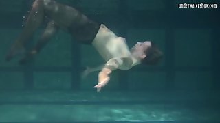 Lenochka Chernova goes swimming naked plus plays underwater